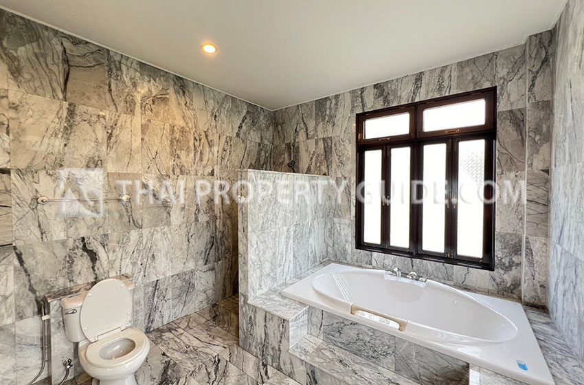 House with Private Pool in Sukhumvit 